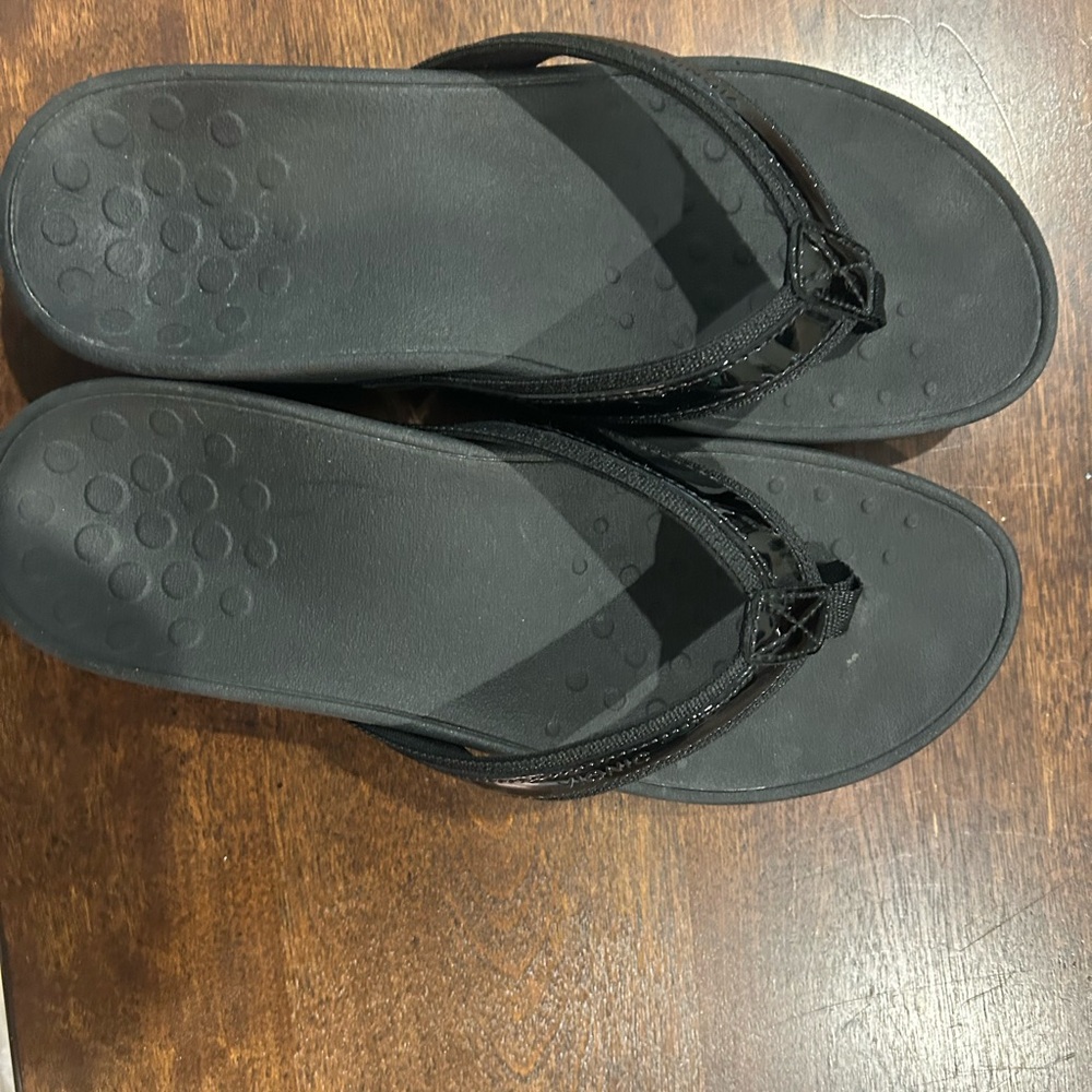 Vionic Black Flip Flop Sandals